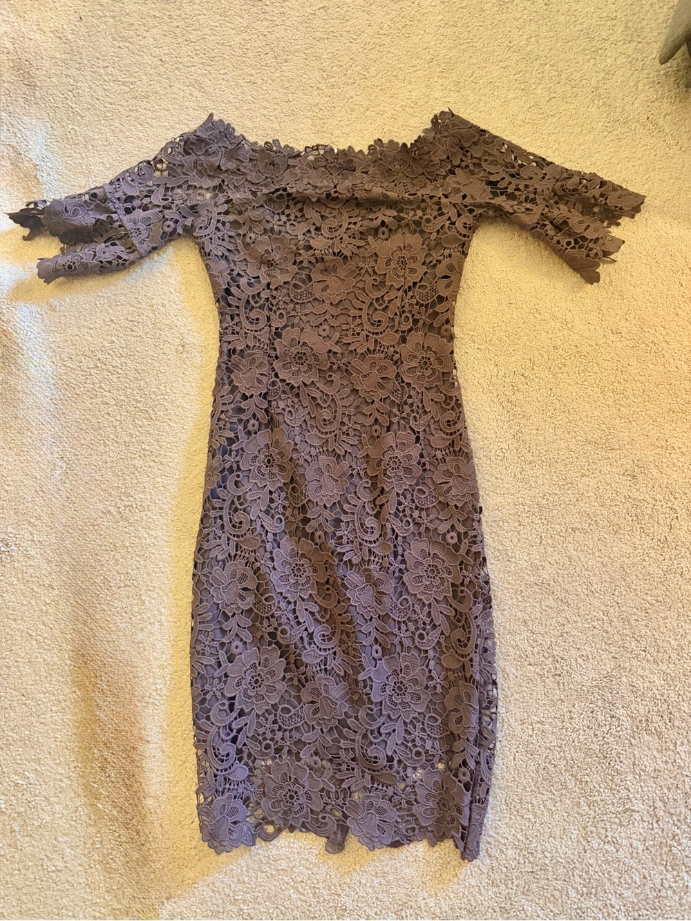 ANWT ASOS Paperdolls size 6
midi dress